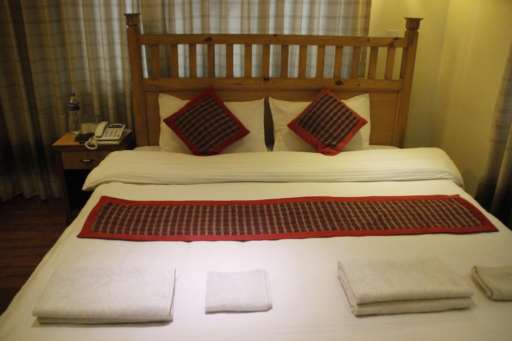 Hotel Peace N Park Катманду Номер фото