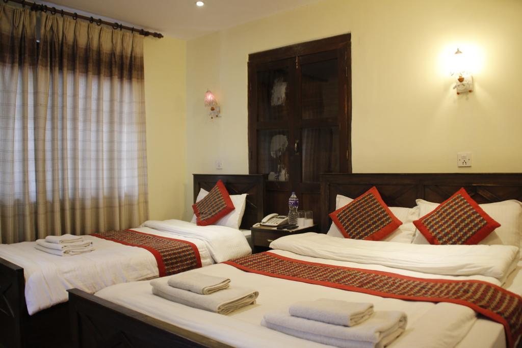 Hotel Peace N Park Катманду Экстерьер фото