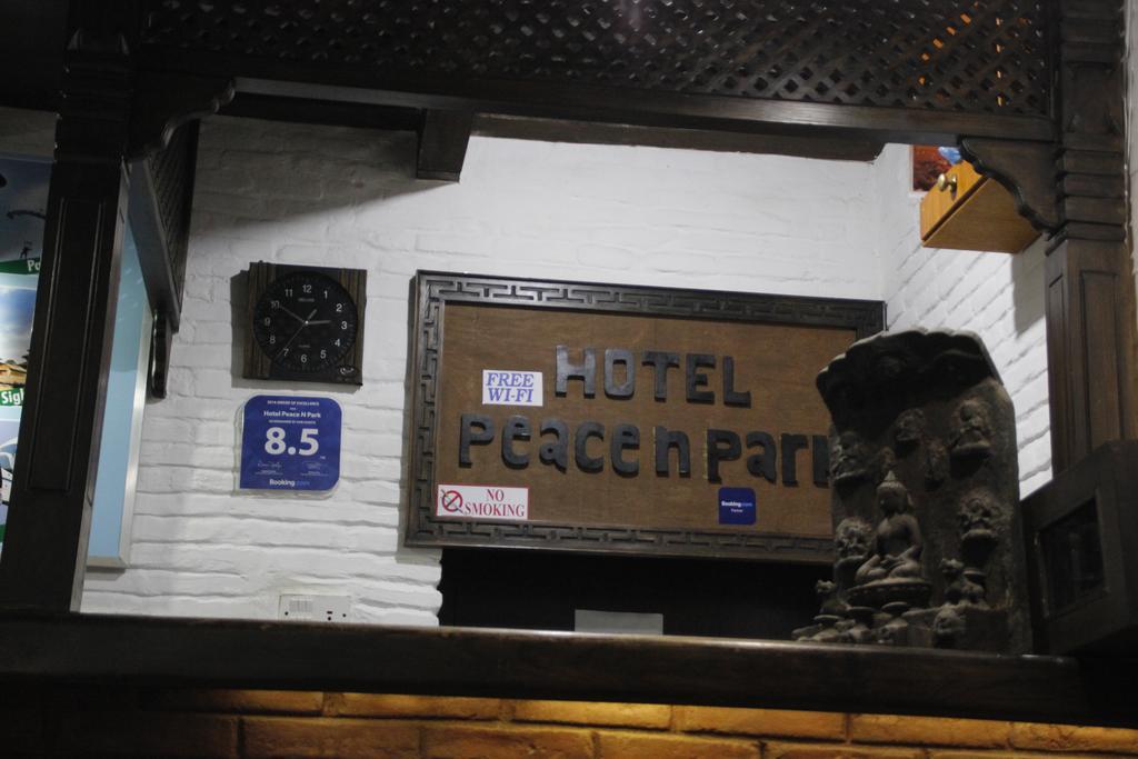 Hotel Peace N Park Катманду Экстерьер фото