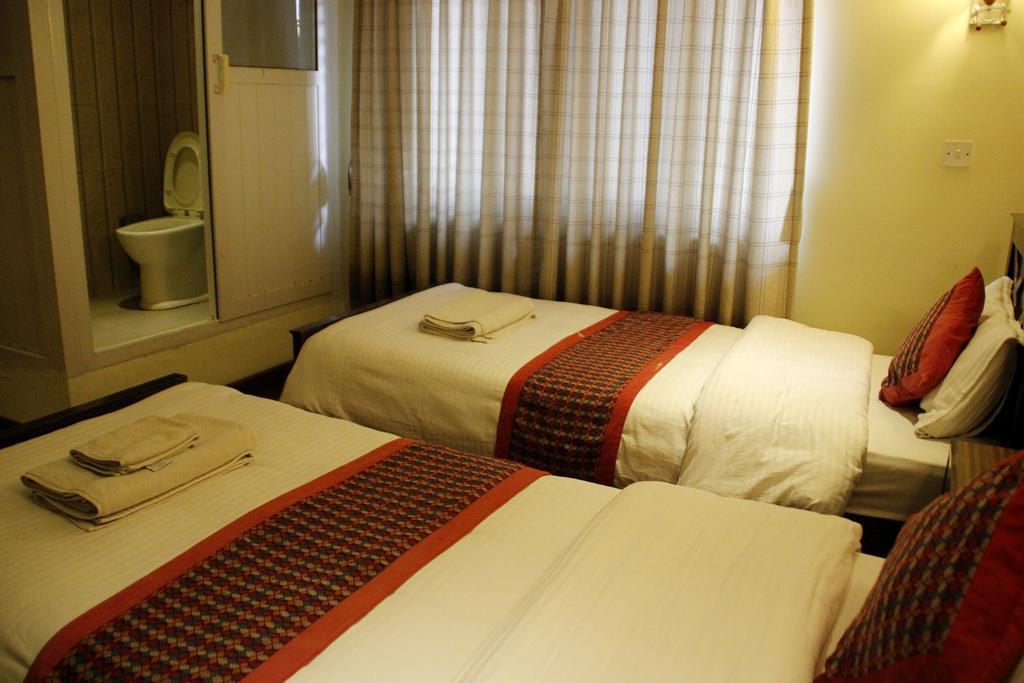Hotel Peace N Park Катманду Номер фото