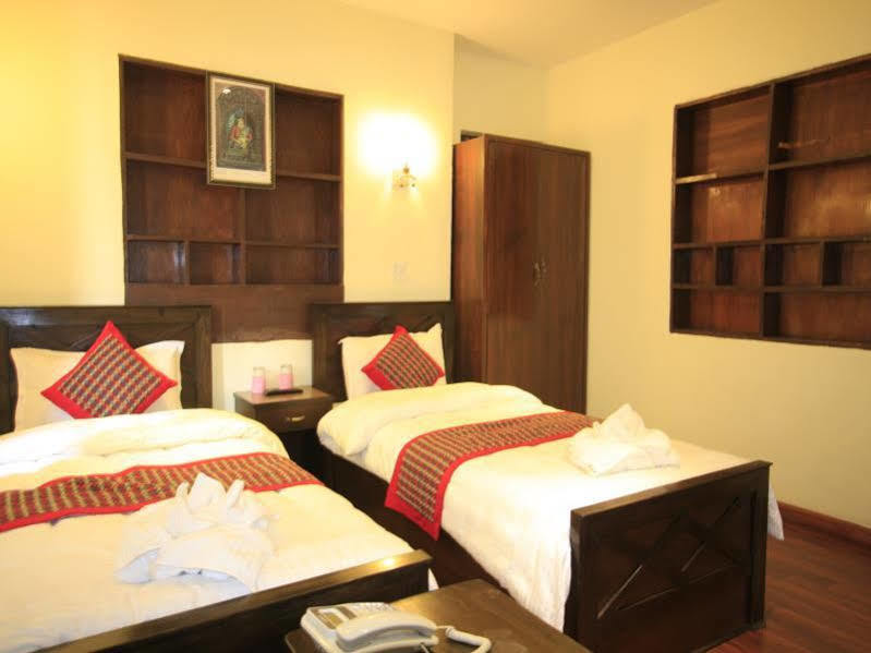 Hotel Peace N Park Катманду Экстерьер фото